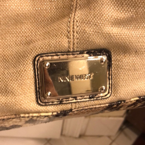 Sac à Main Nine West Noir Effet Serpent – Médium, Simili Cuir Et Quincaillerie Argentée